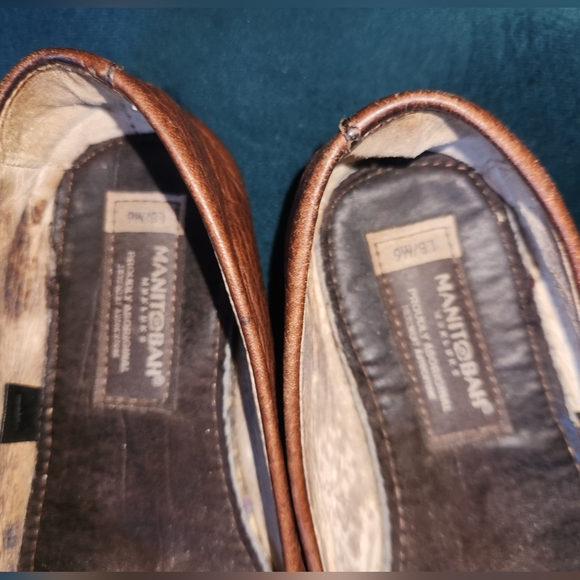 Manitobah Mukluks Leather Flats - Picture 5 of 5